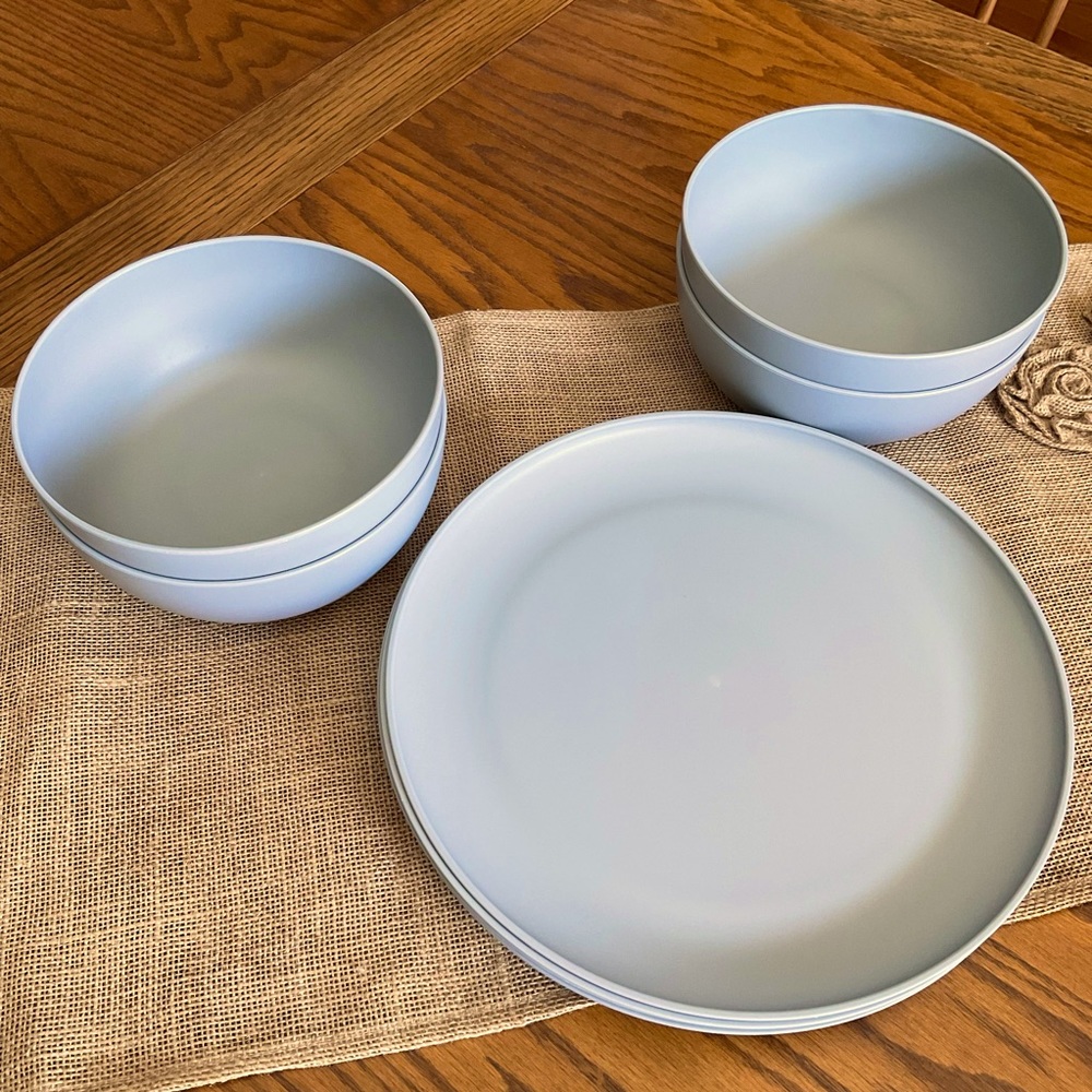 Mainstays BPA Free Plates (4) & Matching Bowls (4)